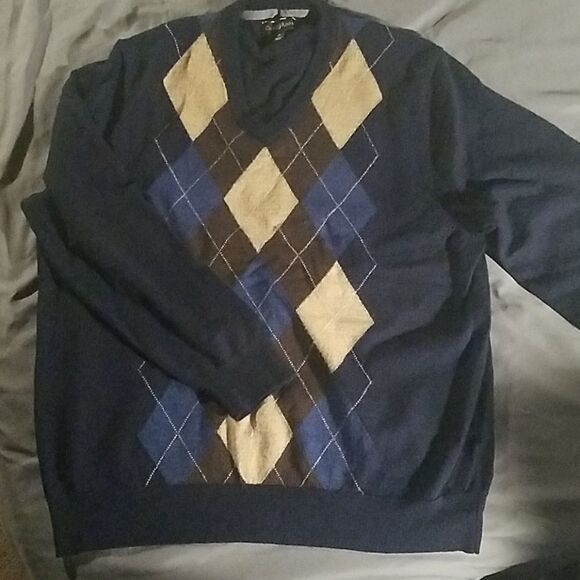 V neck sweater  - Picture 1 of 3